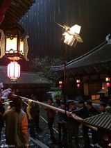 组图：群演探班《琅琊榜》 道具精巧选景讲究