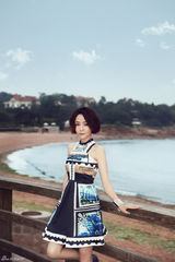 组图：王一楠清新漫步海边 拥抱夏日浪漫