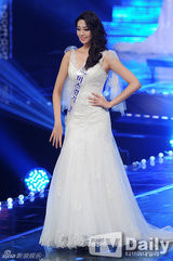 组图：韩国小姐诞生 50名佳丽似同一人