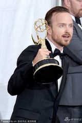 组图：保尔获剧情类最佳男配角 刘玉玲黄裙颁奖