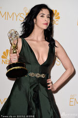 组图：萨拉-丝沃曼获得艾美奖综艺类最佳编剧