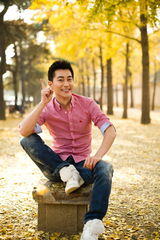 组图：赵楚仑新写真演绎清新范