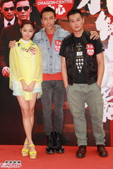 组图：陈伟霆谈裸跑尴尬笑 未能邀阿Sa看首映