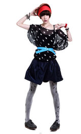 组图：夕又米街拍秀波点蝙蝠袖雪纺衫