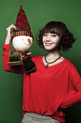 组图：家常萝莉张佳宁 新妆变身圣诞精灵