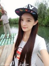 组图：女子酷似杨幂  网友直呼傻傻分不清