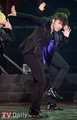 组图：韩团SJ少女时代等亮相《GS&CONCERT》