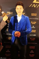 组图：贾乃亮时尚活动 阳光奶爸时髦抢眼