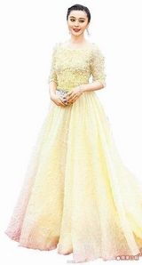 组图：范冰冰戛纳爆乳雪耻 敞胸泄底