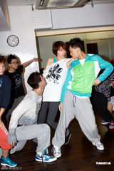 组图：梁咏琪与男舞者跳辣舞 承认外籍男友正在发展