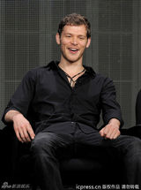 组图：《始祖家族》记者会 克劳斯帅气出镜