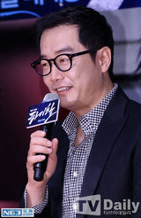 组图：《高跟鞋》发布会 车胜元帅气西装亮相