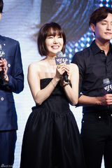 组图：朴有天李钟硕秀智等助阵《鸣梁》