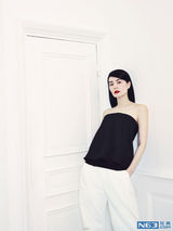 组图：王菲登《vogue》封面 黑白简约红唇抢镜