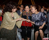 组图：日星五轮真弓香港开个唱 群星捧场朝圣