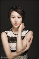 组图：刘思言深V性感 爆乳美颜秀迷人曲线