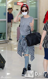 组图：韩团T-ara智妍归韩 机场服饰显身姿