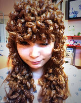 组图：重口味慎戳！日女星中川翔子头顶千只虫玩自拍