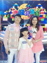 组图：童星王巧亮相湖北卫视 携爸妈齐上阵