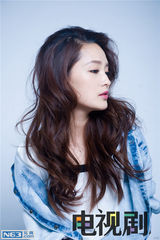 组图：李沁最新杂志大片  鬼马表情可爱甜美