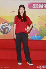 组图：苟芸慧否认新恋情 称只是同事