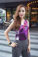 组图：韩雨芹御姐气质写真 随性大方仲夏之美