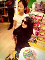 组图：儿童节萌娃当道！众星晒亲子照欢乐过节