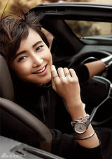 组图：张歆艺超跑上拍写真 欧美范极致魅惑