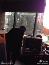 组图：古川雄辉北京拍戏 女主张辛苑贴心送麻将