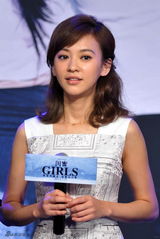 组图：《闺蜜》三大美女陈意涵薛凯琪杨子珊相约票房过6亿裸泳庆祝