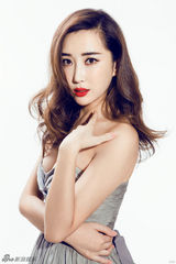 组图：杜若溪时尚大片抚酥胸秀美腿