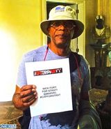 组图：复联英雄齐撑癌症影迷 雷神钢铁侠换身份