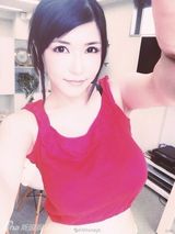 组图：L奶女优冲田杏梨冰桶挑战 露性感小蛮腰