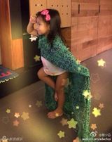 组图：张晋带女儿披浴巾搞怪 蔡少芬崩溃称噩梦