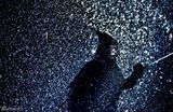 组图：狂欢嘉年华美女湿身诱惑 曲线毕露