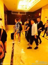 组图：文章低调筹划复出 与谢霆锋自拍心情好