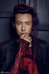 黄义达生日爆朋克风图 演唱会重音乐性 (图)