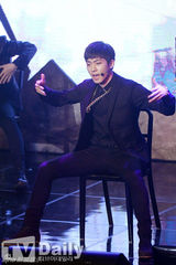 组图：TEEN TOP回归在即 魅惑眼神成熟蜕变