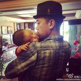 组图：王学兵有爱亲子照曝光 三婚娇妻童颜靓丽