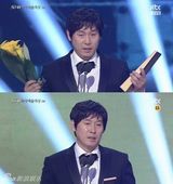 组图：百想全智贤金秀贤拿奖开怀 陶子下蹲颁奖