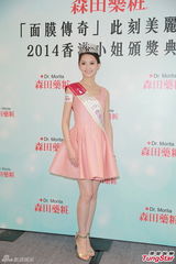 组图：港姐三甲四处领奖 均有意幕前发展