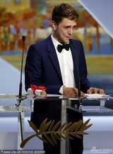 组图：评委会大奖诞双黄蛋 25岁导演多兰落泪