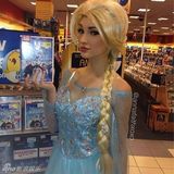 组图：美18岁女孩酷似迪士尼冰雪女王 金发大眼