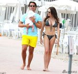 组图：富豪千金产后比基尼丰腴身材呼之欲出