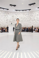 组图：比美！艾玛回眸浅笑章子怡开怀大笑