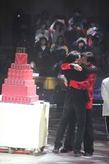 组图：房祖名曾做蛋糕为成龙庆生 柯震东到场