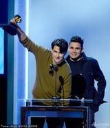 组图：乐队Vampire Weekend获格莱美另类专辑奖