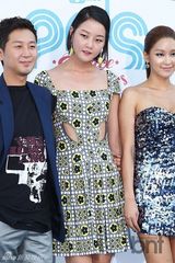 组图：神话李孝利等亮相20代选择颁奖礼蓝地毯