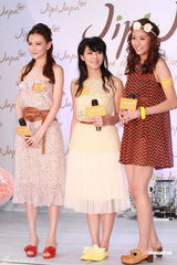 组图：官恩娜诸葛梓岐走秀 陈嘉桓否认与林峰绯闻