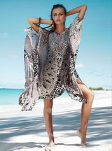 组图：超模齐妮亚比基尼秀身材 薄纱舞动似蝴蝶